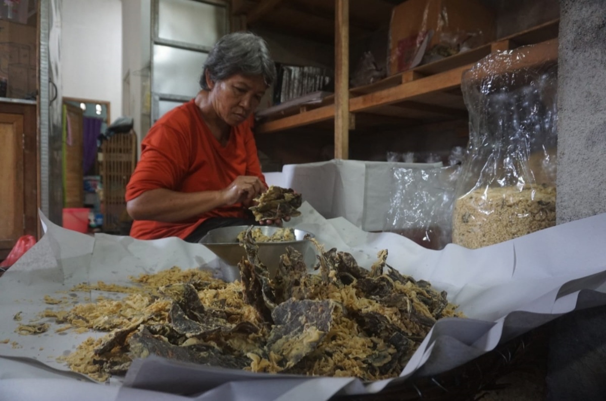 Keripik paru Mbah Mangun di Gang Latar Putih, Kampung Tegal Kepatihan, Kelurahan Bareng, Kecamatan Klaten Tengah, Klaten.