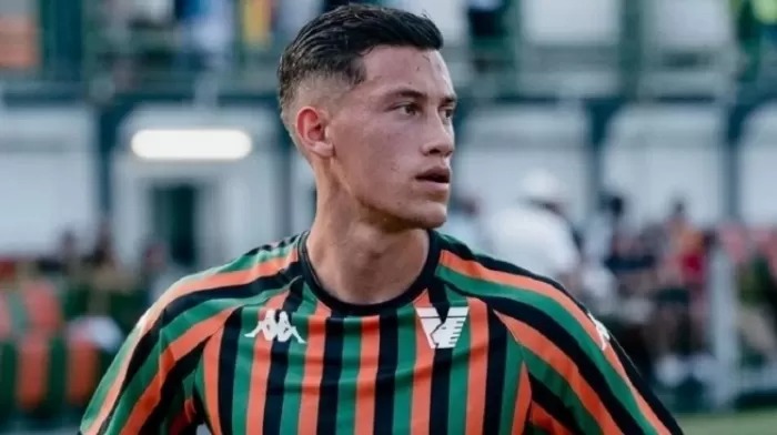 Pemain Timnas Indonesia Jay Idzes tampil penuh saat membawa timnya Venezia bangkit dari ketertinggalan untuk memenangkan laga melawan Calcio Lecco 1912 dengan skor 2-1.