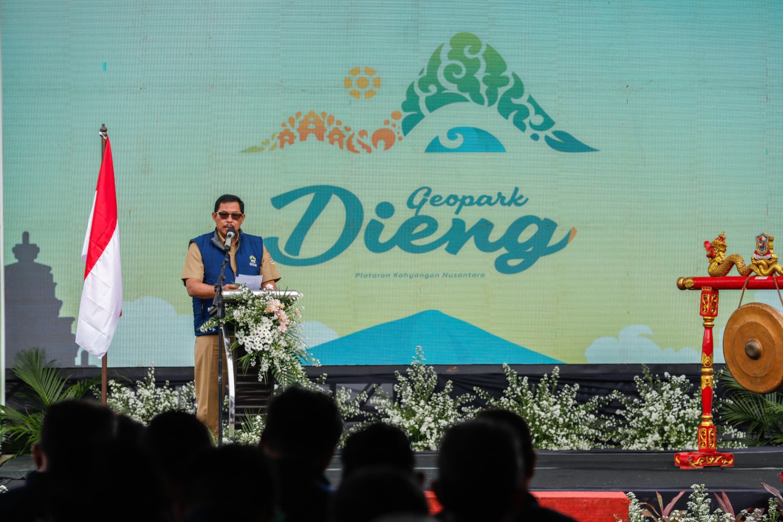 Pj Gubernur Jateng Nana Sudjana pada Peringatan Hari Bumi Tahun 2024 di Taman Syailendra, Dieng, Kecamatan Kejajar, Kabupaten Wonosobo, Senin (22/4/2024).