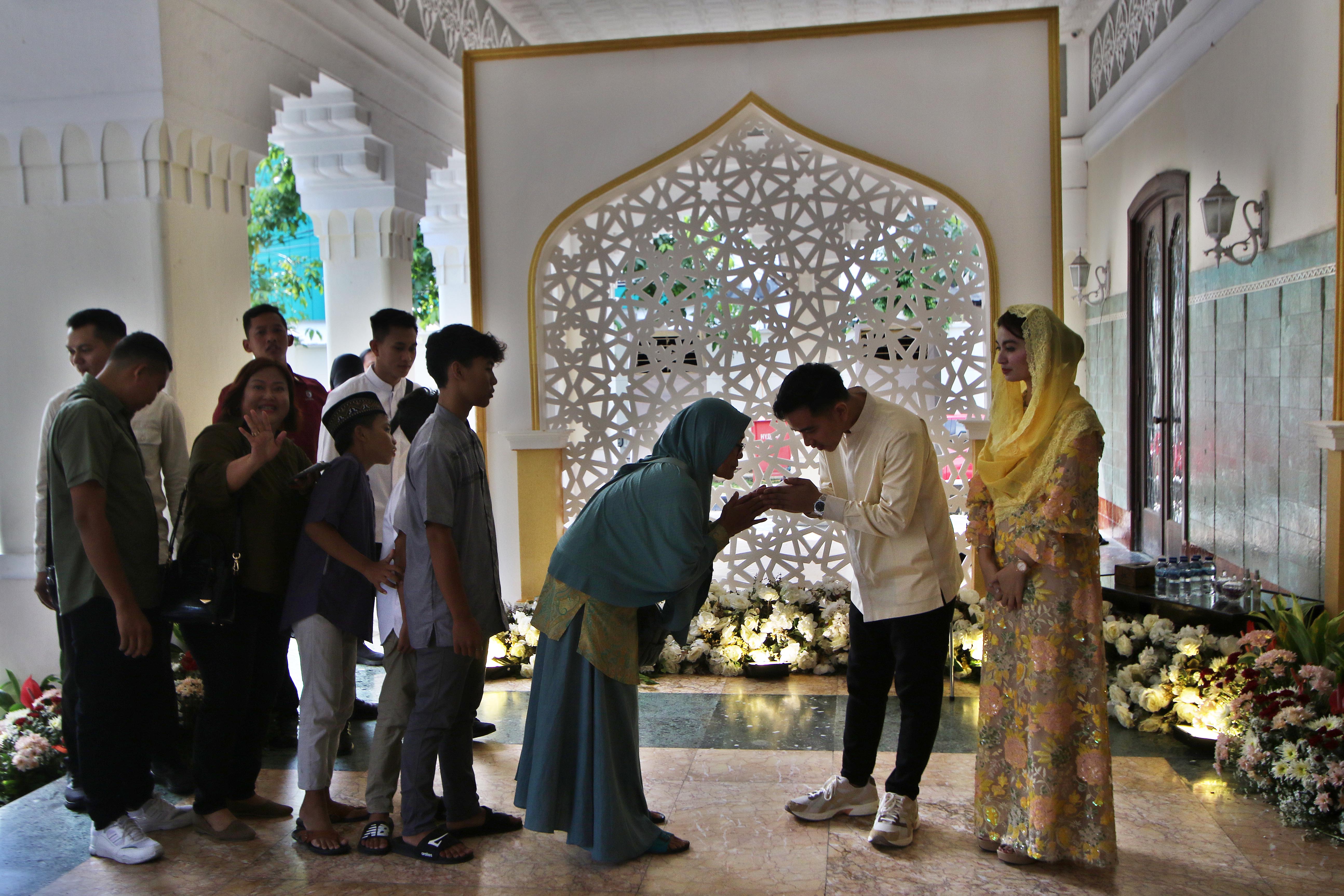 Gibran Rakabuming Raka saat menggelar open house Lebaran di loji Gandrung saat masih jadi wali kota Solo, di momen Lebaran 2024.