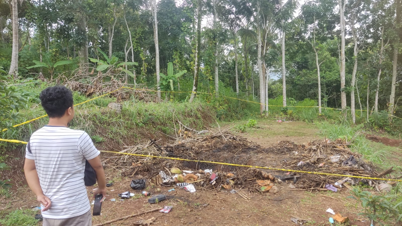 Lubang tempat jasad Kartika dibakar oleh Supriyanto di Dusun Kembang RT 01 RW 03 Desa Setren, Kecamatan Slogohimo, Wonogiri.