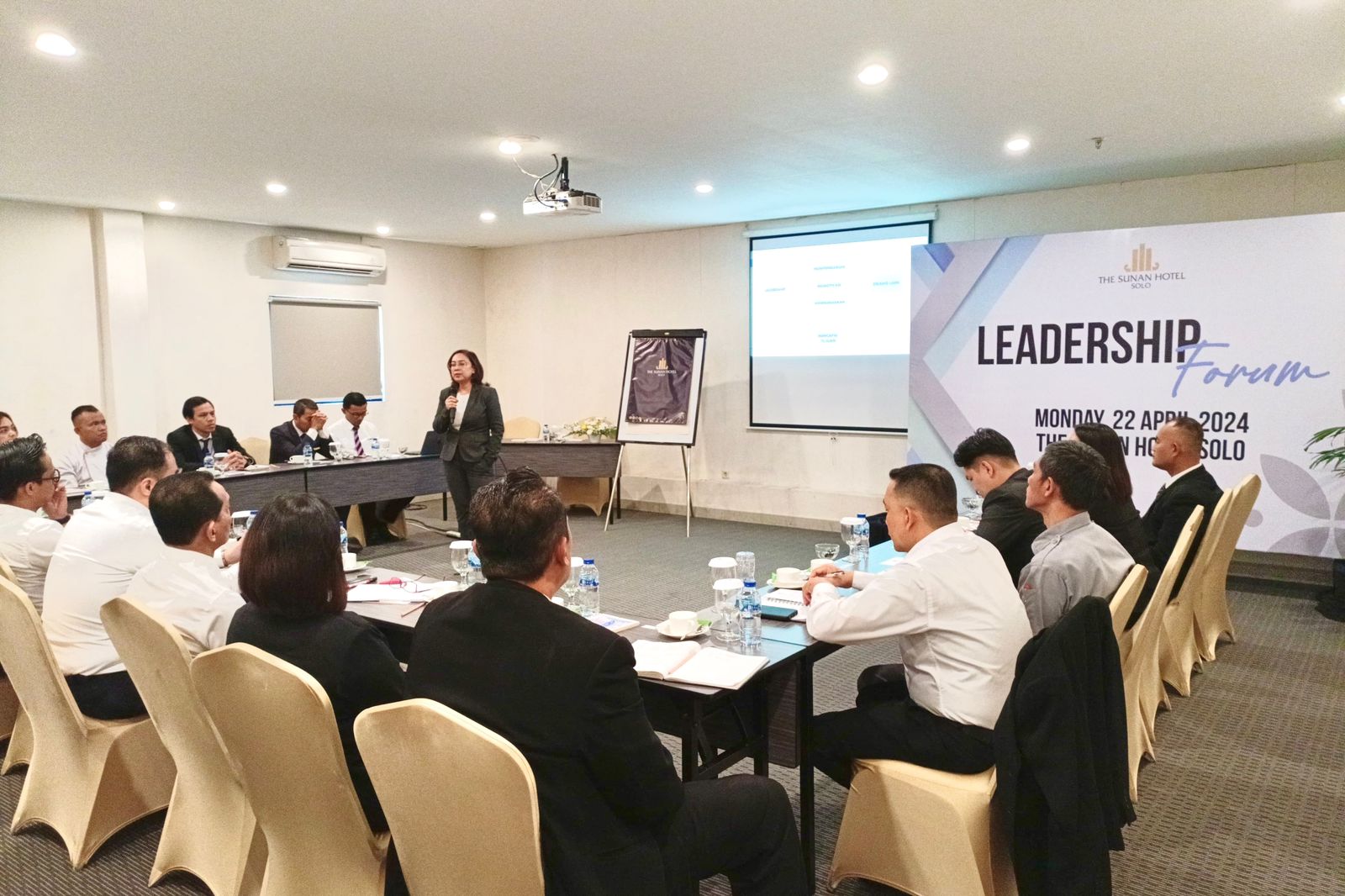 The Sunan Hotel Solo menyelenggarakan Kelas Kepemimpinan eksklusif untuk asisten dan manajer pada hari Senin, 22 April 2024 di Imperial Meeting Room The Sunan Hotel Solo.