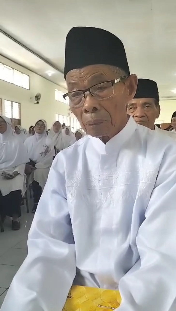 Ngatmorejo, Warga Dusun Pulutan, Desa Kebonan, Kecamatan Karanggede, Boyolali menjadi calon jamaah haji paling sepuh.
