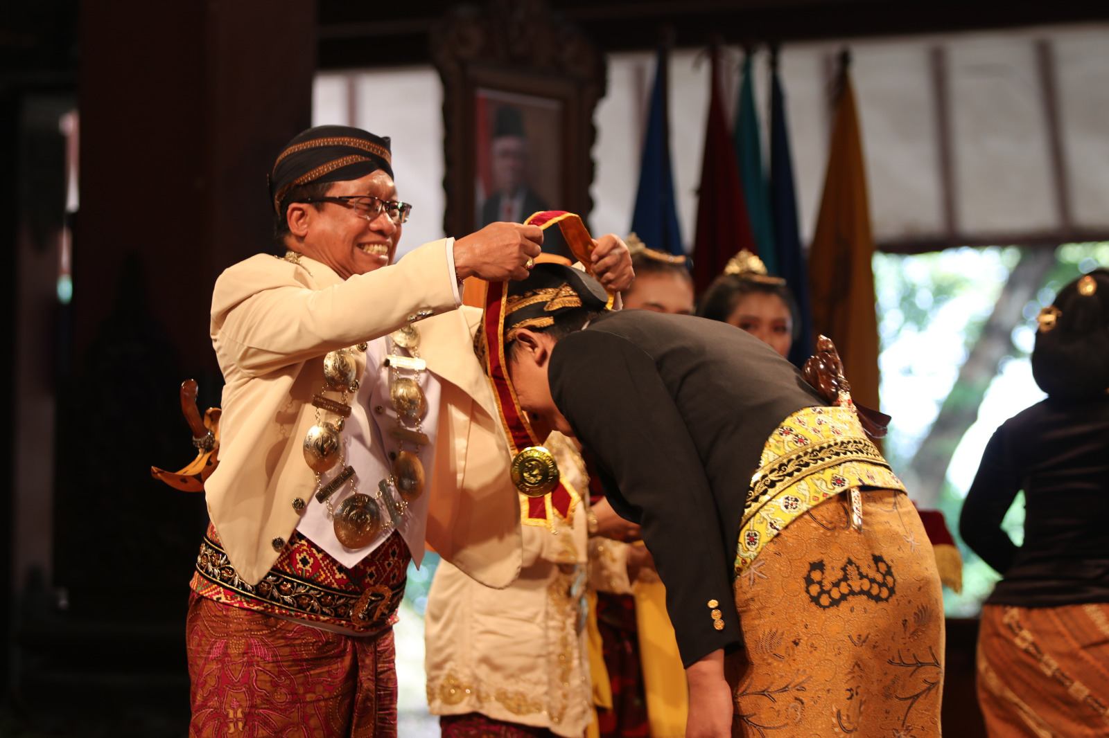 ISI SURAKARTA FOR RADAR SOLO  LEGA: Prosesi wisuda yang dilakukan Institut Seni Indonesia (ISI) Surakarta di Pendapa GPH Joyokusumo ISI Surakarta, Rabu (24/4).