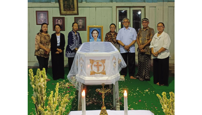 Jenazah GRAy Ismaniyah, adik Raja Keraton Solo Paku Buwono XIII disemayamkan di&nbsp;Dalem Purwodiningratan, Baluwarti, Rabu (24/4).