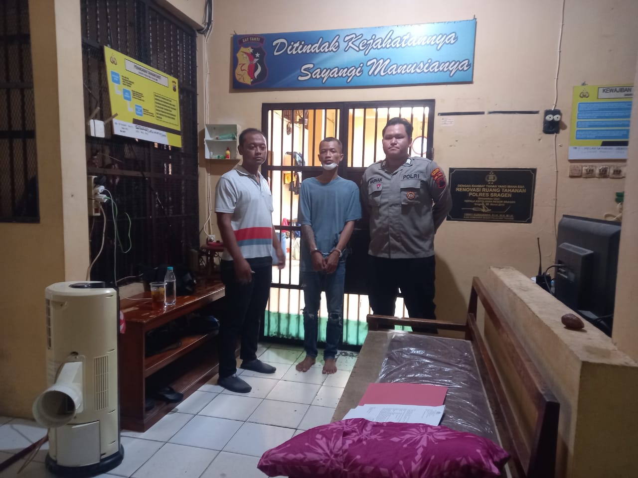 Pelaku pencurian di sebuah toko kelontong di Kecamatan Sambirejo berhasil ditangkap. (Ahmad Khairudin/Radar Solo)