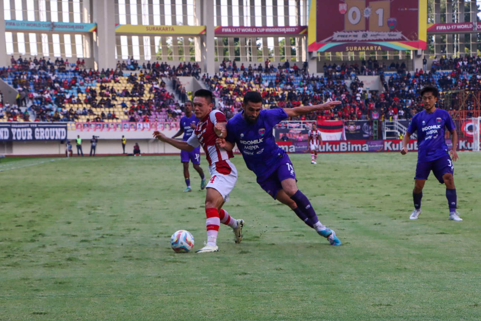 Laga Persis Solo melawan Persita Tangerang di Stadion Manahan, Jumat sore, 26 April 2024.