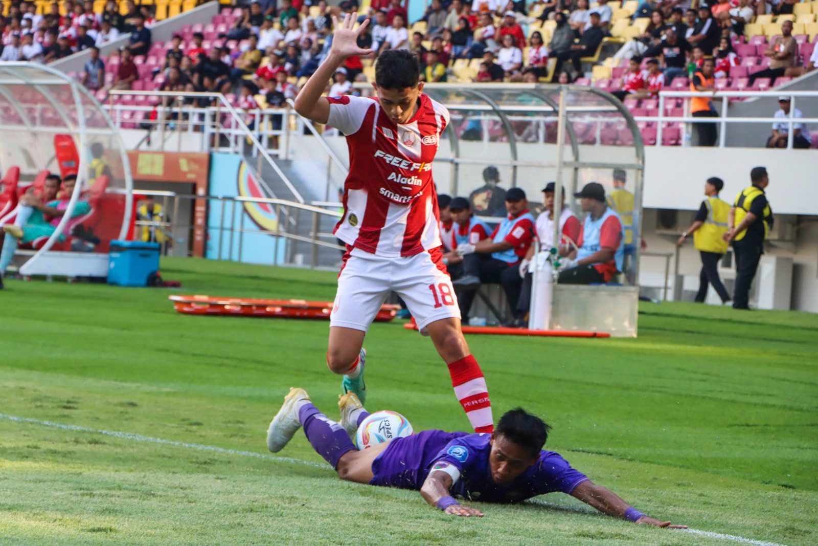 Laga Persis Solo melawan Persita Tangerang di Stadion Manahan, Jumat sore, 26 April 2024.