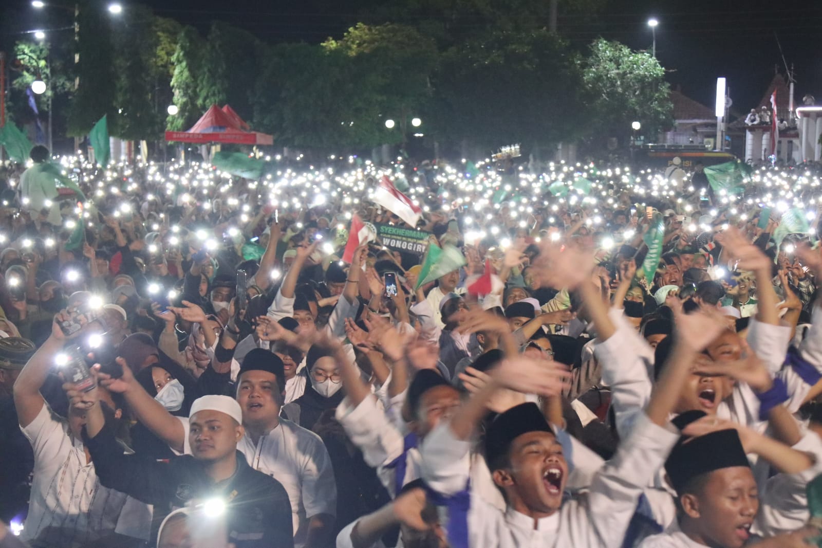 Foto ilustrasi Warga mengikuti Pengajian Akbar Bersama Habib Syech bin Abdul Qodir Assegaf saat peringatan Hari Jadi Wonogiri ke-282 pada 2023 lalu.