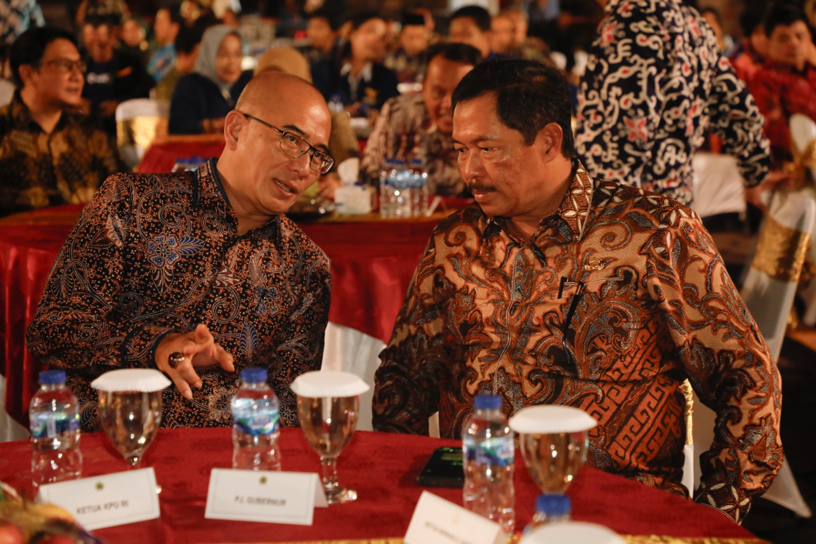 Pj Gubernur Jateng Nana Sudjana dan Ketua KPU RI Hasyim Asy