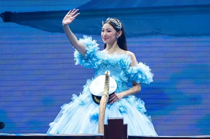 Shani Indira Natio di penghujung konser kelulusan Last Voyage.