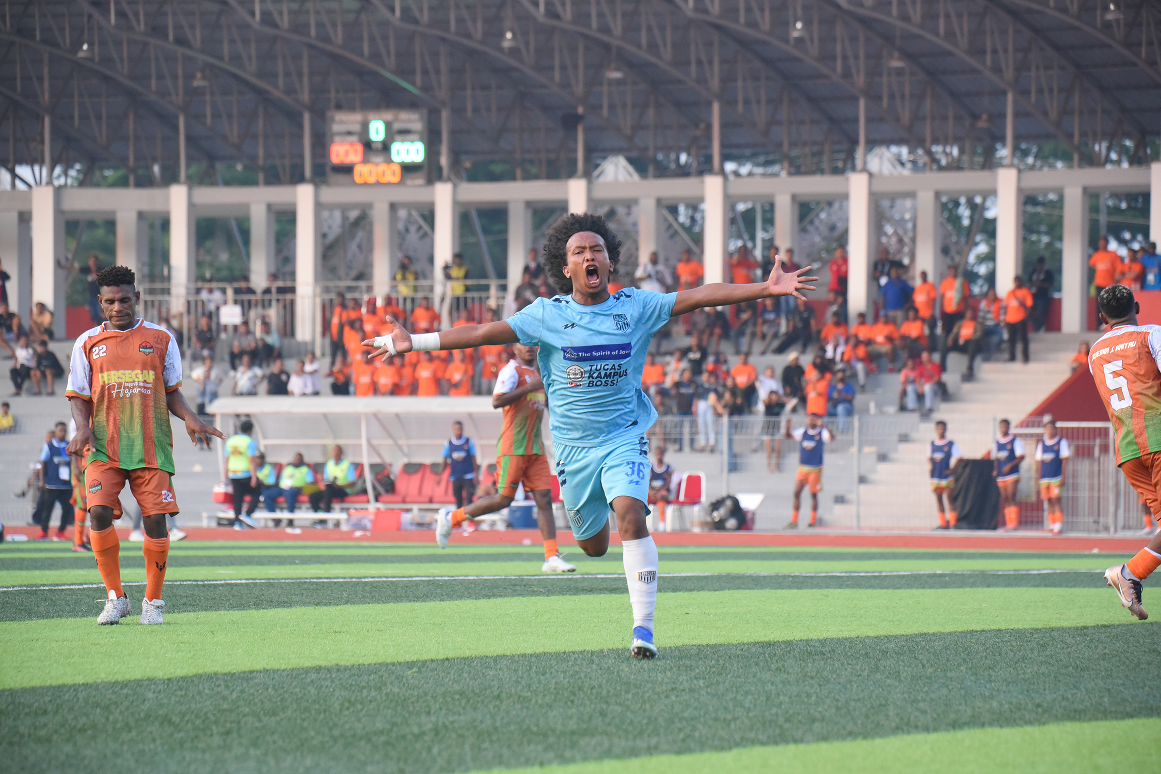 Laga Universita Surakarta (Unsa) FC melawan Persegaf Pegunungan Arfak di Stadion Sultan Fatah, Kabupaten Demak, Selasa, 30 April 2024.