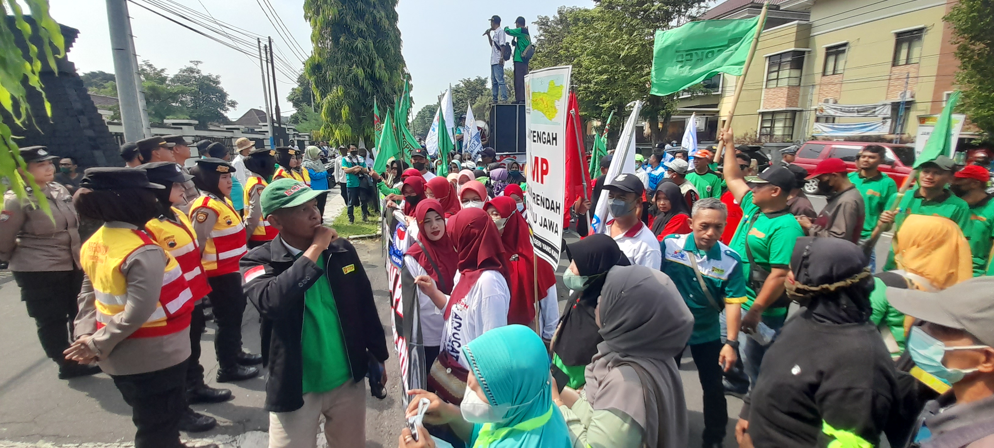 Ilustrasi demo buruh di Karanganyar