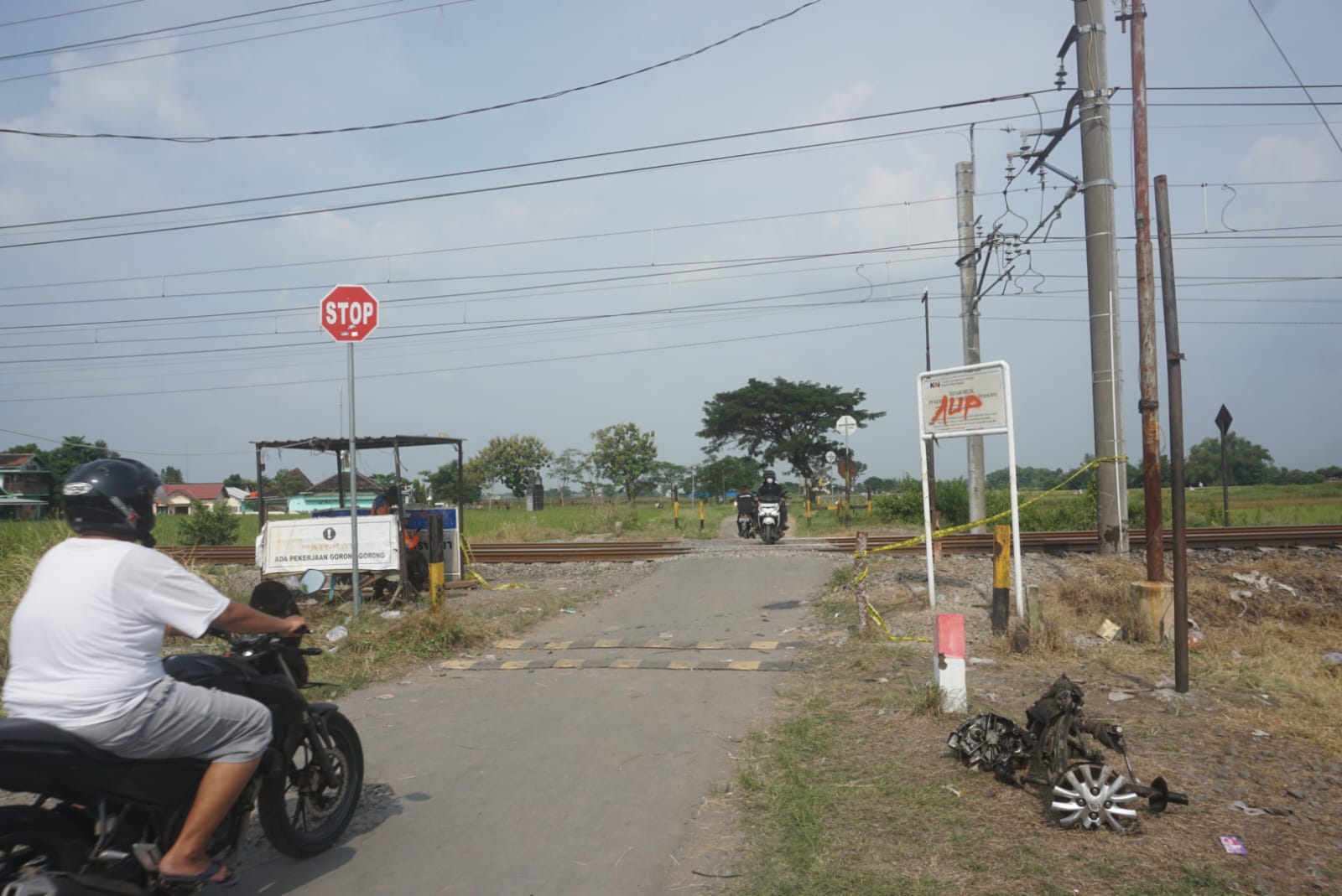Perlintasan Kereta Api (KA) Tanpa Palang Pintu di Desa Boto, Kecamatan Wonosari, Klaten. (Angga Purenda/Radar Solo)
