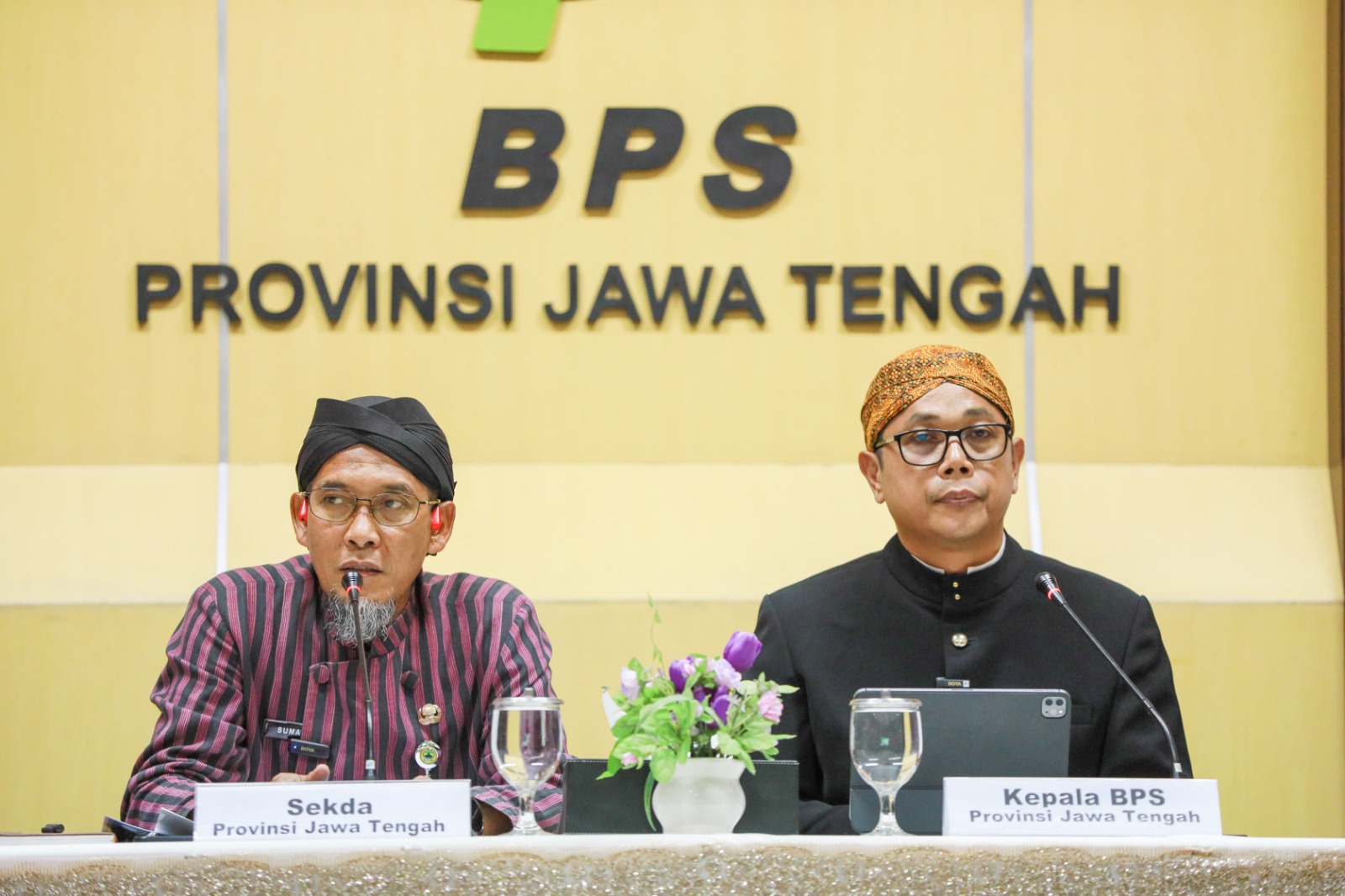 Sekda Provinsi Jawa Tengah Sumarno bersama BPS beri pernyataan.