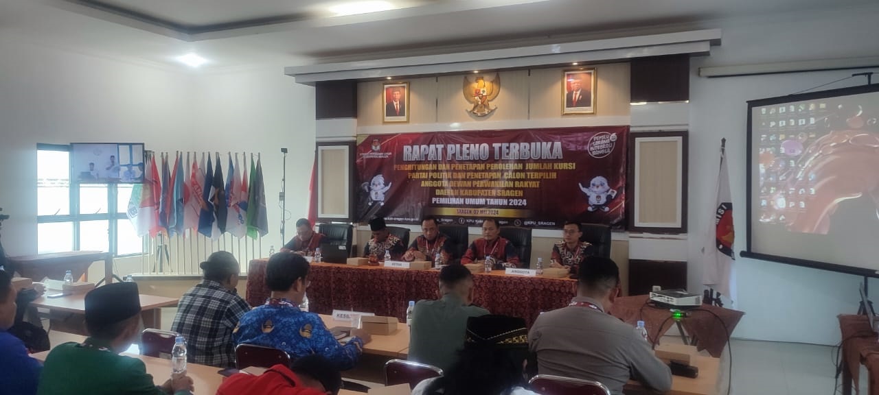Rapat pleno KPU Sragen terkait perolehan kursi dan nama caleg DPRD Sragen terpilih. (Ahmad Khairudin/Radar Solo)
