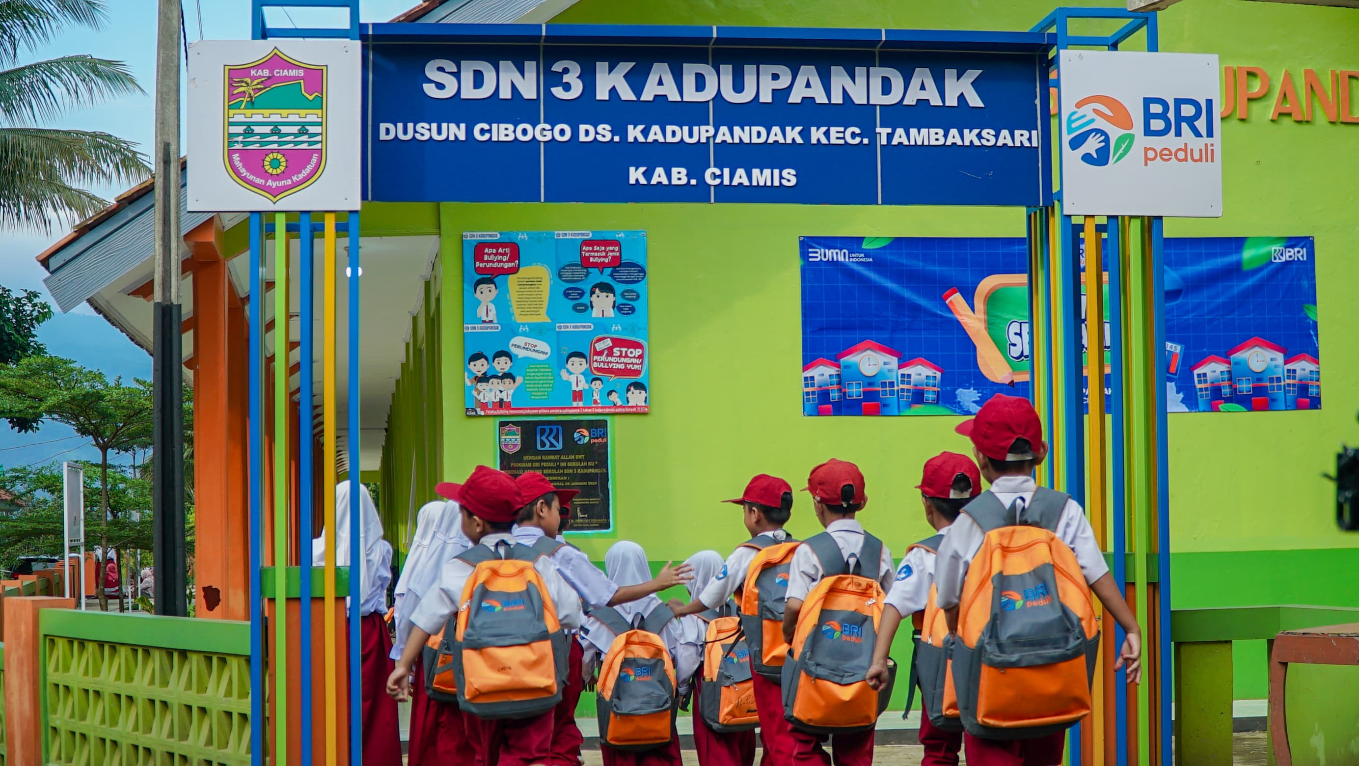 BRI melalui Program BRI Peduli Ini Sekolahku memberikan support untuk kemajuan pendidikan di Indonesia.
