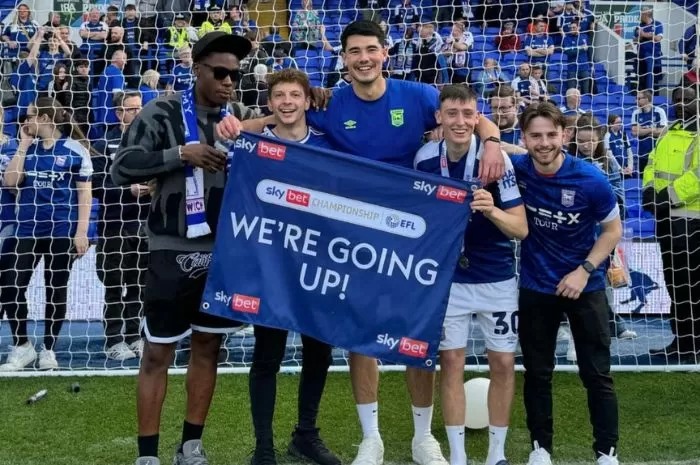 PELUANG KE EPL: Elkan Baggott berpeluang main di EPL setelah Ipswich Town promosi kembali ke Liga Premier musim depan.