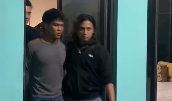 IRW (tengah), warga Sragen pelaku pembunuhan atlet sekaligus pengusaha tembaga di Kabupaten Boyolali ditangkap polisi di Terminal Tirtonadi, Kota Solo, Sabtu (4/5/2024) malam.