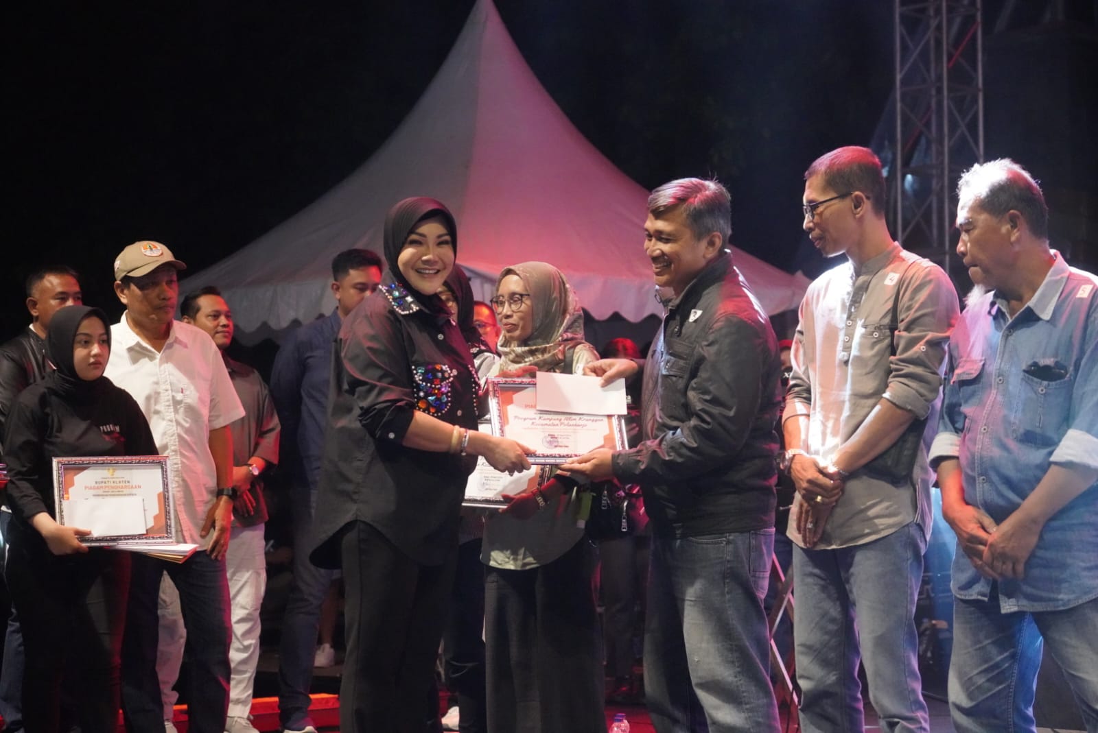 Bupati Klaten Sri Mulyani beri apresiasi ke jajaran atas pencapaian Adipura 2024. (Angga Purenda/Radar Solo)