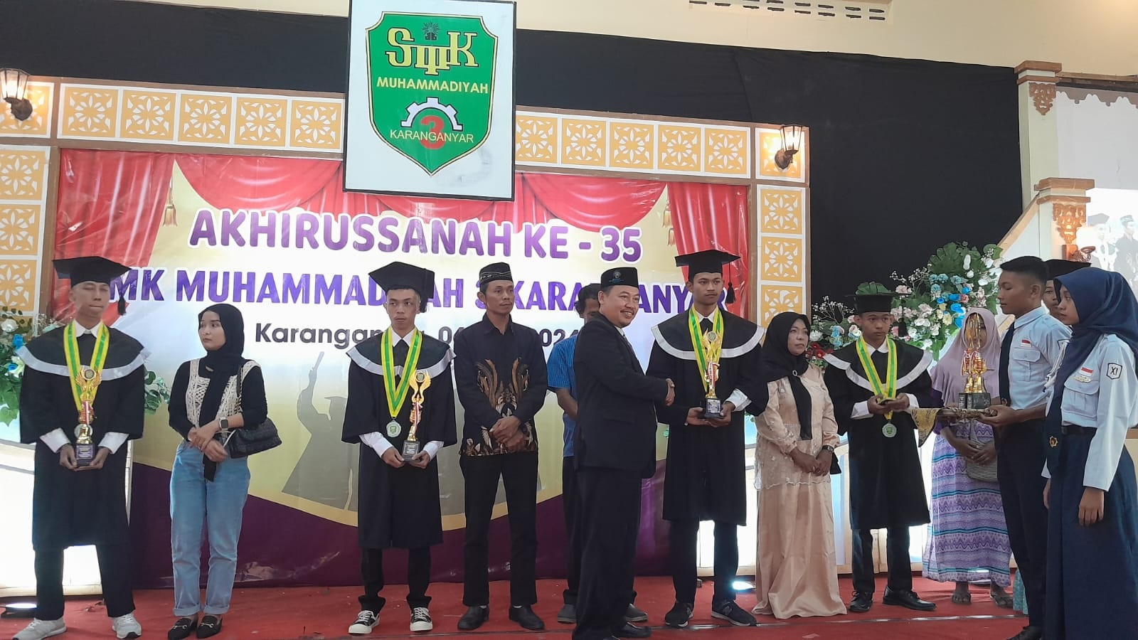 Akhirussanah Ke-35 SMK Muhammadiyah 3 Karanganyar di Ballroom Hotel Permata Sari, kemarin (6/5).  (Maulida Afifa/Radar Solo)