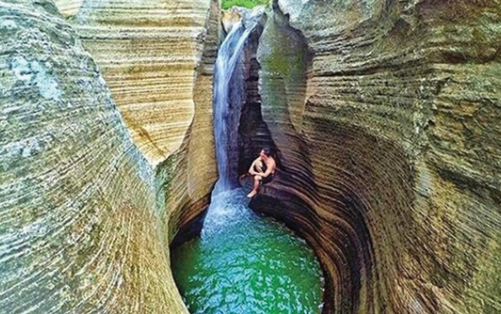 Keindahan Air Terjun Luweng Sampang yang ada di Desa Jogoprayan, Kecamatan Gantiwarno.