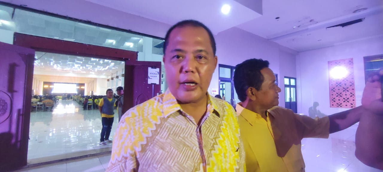 Sekretaris DPD Golkar Jateng Juliyatmono hadiri acara di Sragen. (Ahmad Khairudin/Radar Solo)
