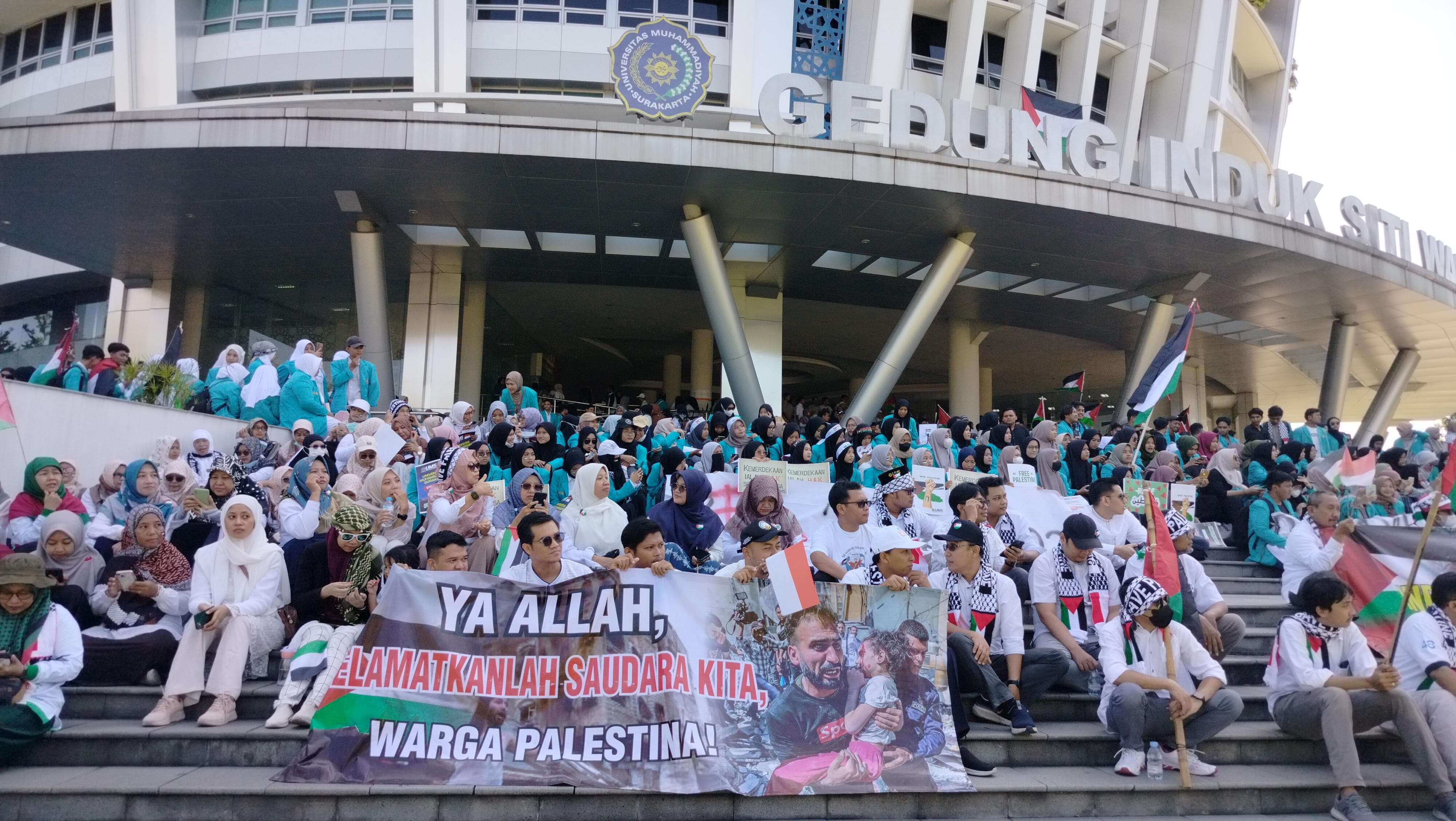 Sivitas akademika UMS menggelar aksi bela Palestina, Selasa (7/5)