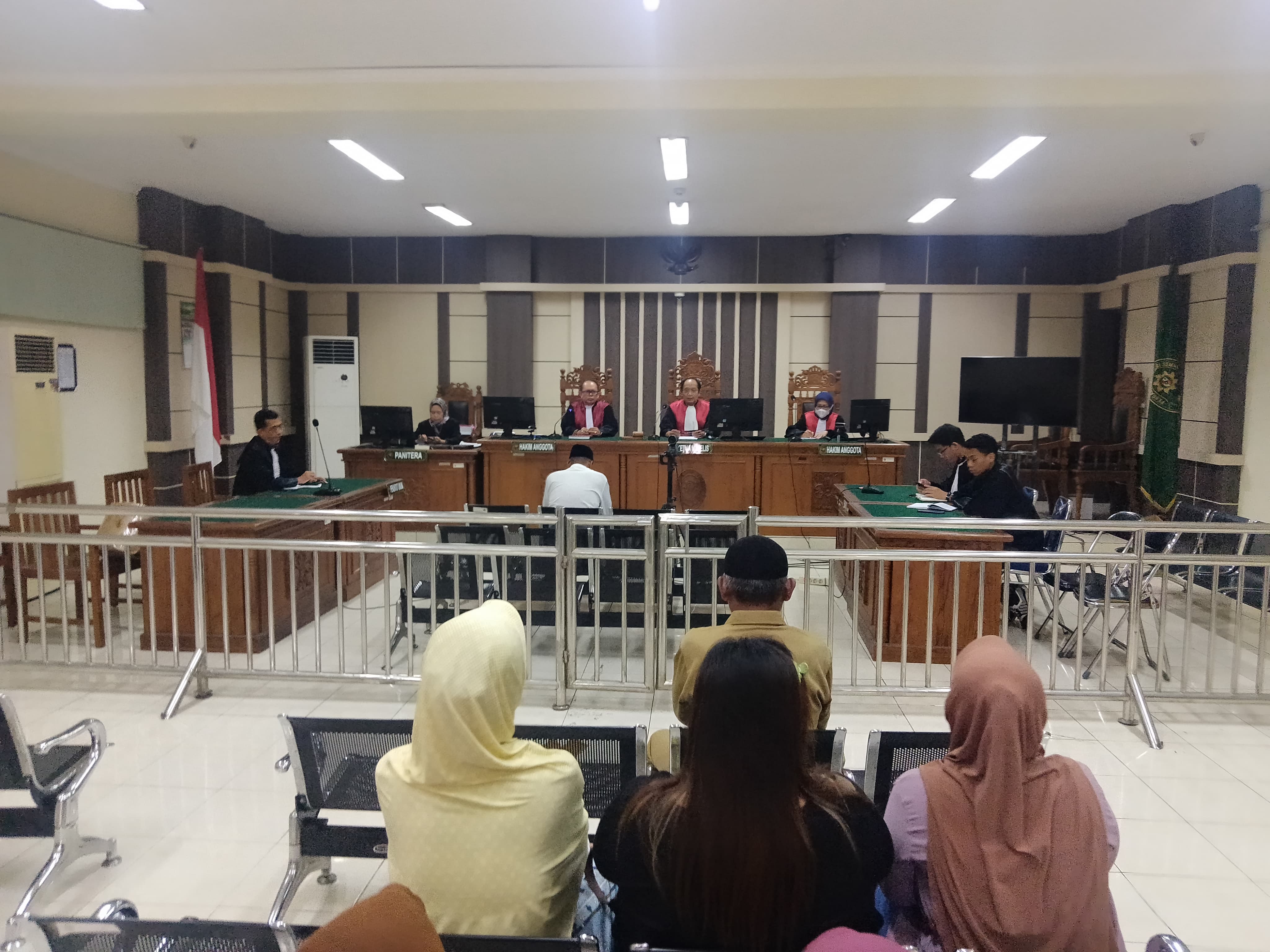 Vonis kasus korupsi dengan terdakwa Hartono, Kepala Desa (Kades) Manjung, Kecamatan Wonogiri Kota nonaktif di Pengadilan Tipikor Semarang, Selasa (7/5/2024).