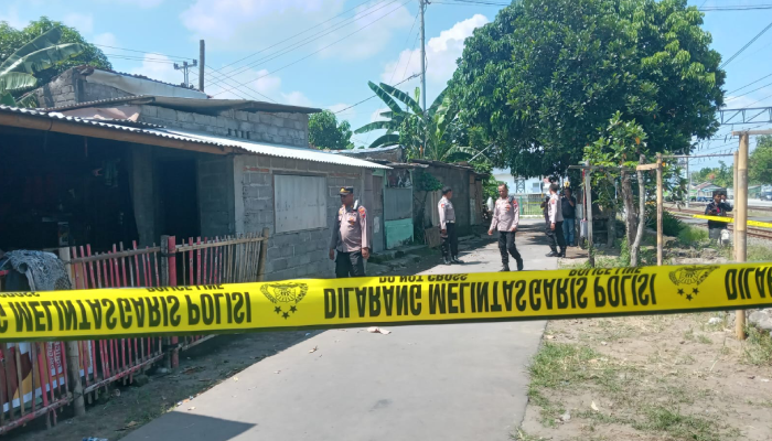 Polres Klaten saat mendatangi lokasi duel maut di Desa Kebondalem Kidul, Kecamatan Prambanan, Klaten, untuk melakukan olah TKP pada Rabu (8/5/2024)