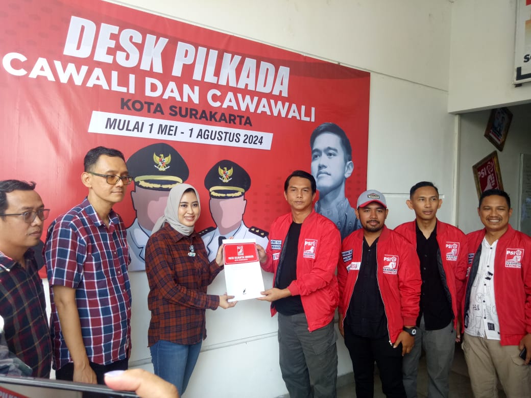 Astrid Widayani saat mendaftar di DPC Partai Gerindra, kemarin (10/5/2024).