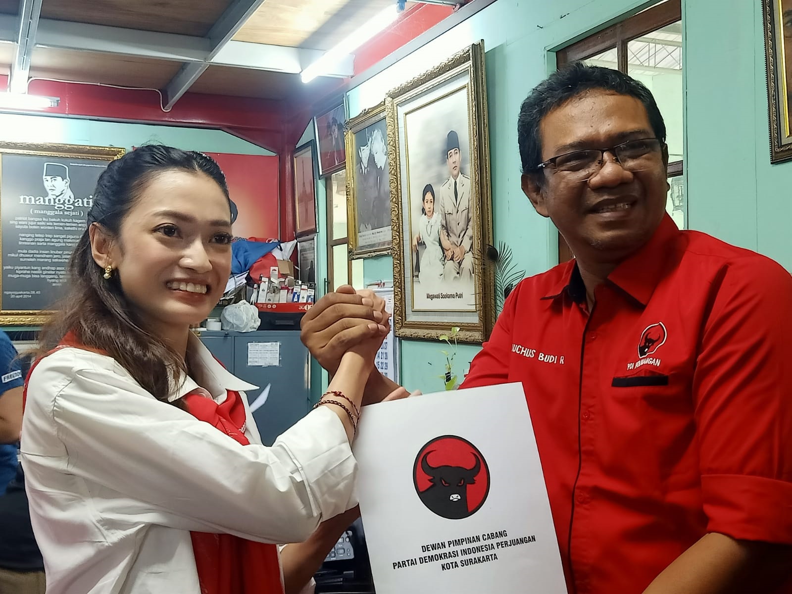 Sukma Putri Maharani mendaftarkan diri sebagai sebagai bakal calon wakil wali Kota Solo melalui PDIP,Minggu (13/5/2024).