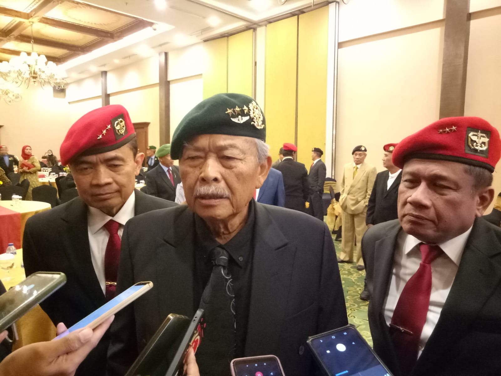 pembina TAP Jateng Letjen TNI (Purn) Bibit Waluyo (tengah).