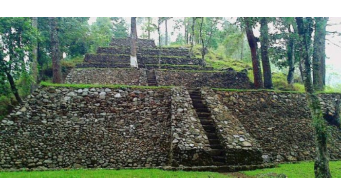 Candi Kethek yang berlokasi di Dusun Cetho, Desa Gumeng, Kecamatan Jenawi, Kabupaten Karanganyar.
