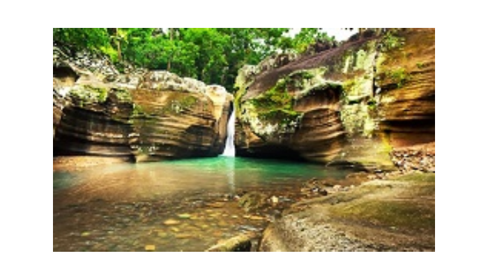 Air terjun Luweng Sampang di Kecamatan Gantiwarno, Klaten.