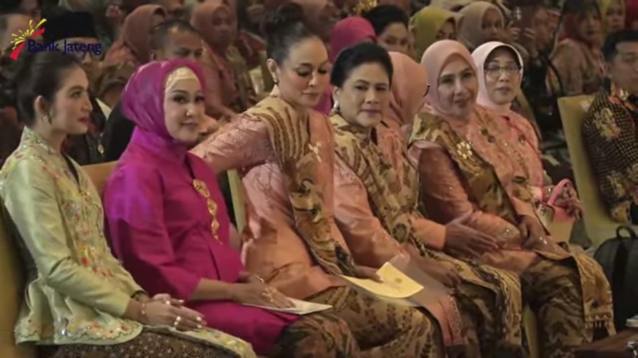 Ibu Negara Iriana Joko Widodo menghadiri pembukaan HUT Dekranas di Solo.
