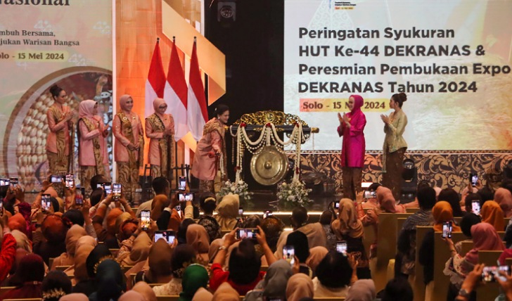 Ibu Negara Iriana Jokowi membuka Expo Dekranas 2024 di Alila Hotel, Rabu (15/4/2024).
