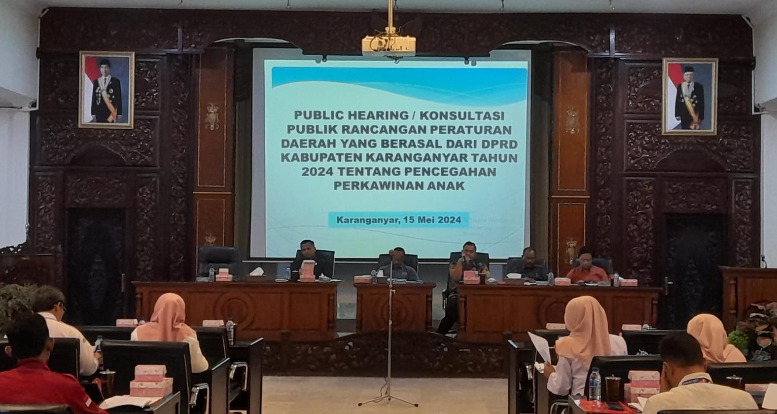 DPRD Karanganyar menggelar public hearing untuk raperda pencegahan perkawinan anak. (Rudi Hartono/Radar Solo)