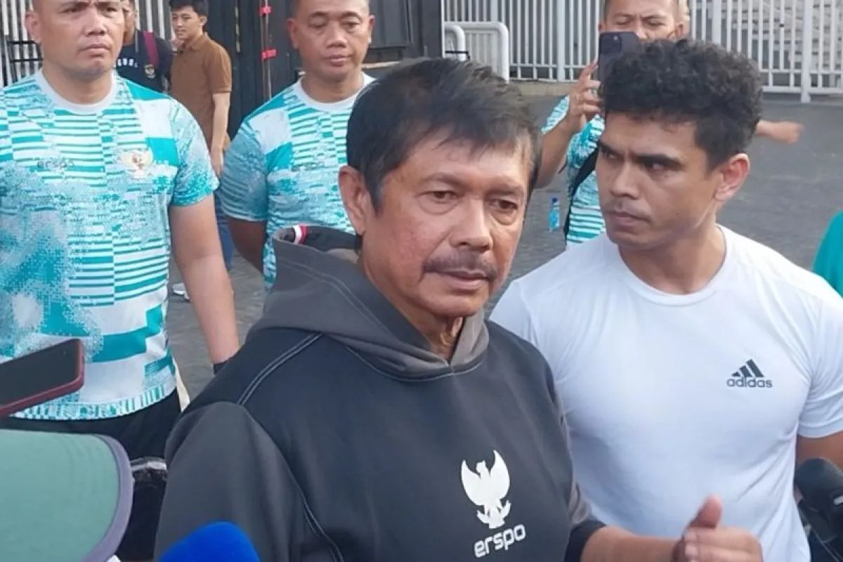Pelatih Timnas Indonesia U-20 Indra Sjafri menjawab pertanyaan awak media.
