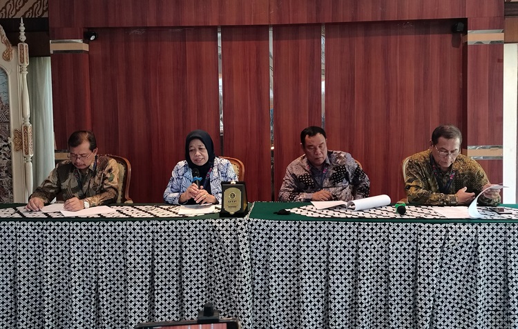 Jumpa pers Wisuda Magister Ke-6 dan Sarjana Ke-88 2024 Universitas Tunas Pembangunan (UTP) Surakarta di KSPH Solo, Kamis (18/5).