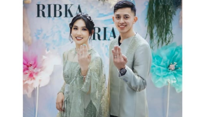 Pemain bulutangkis Rian Ardianto dan Ribka Sugiarto saat bertunangan pada Desember 2023 lalu.
