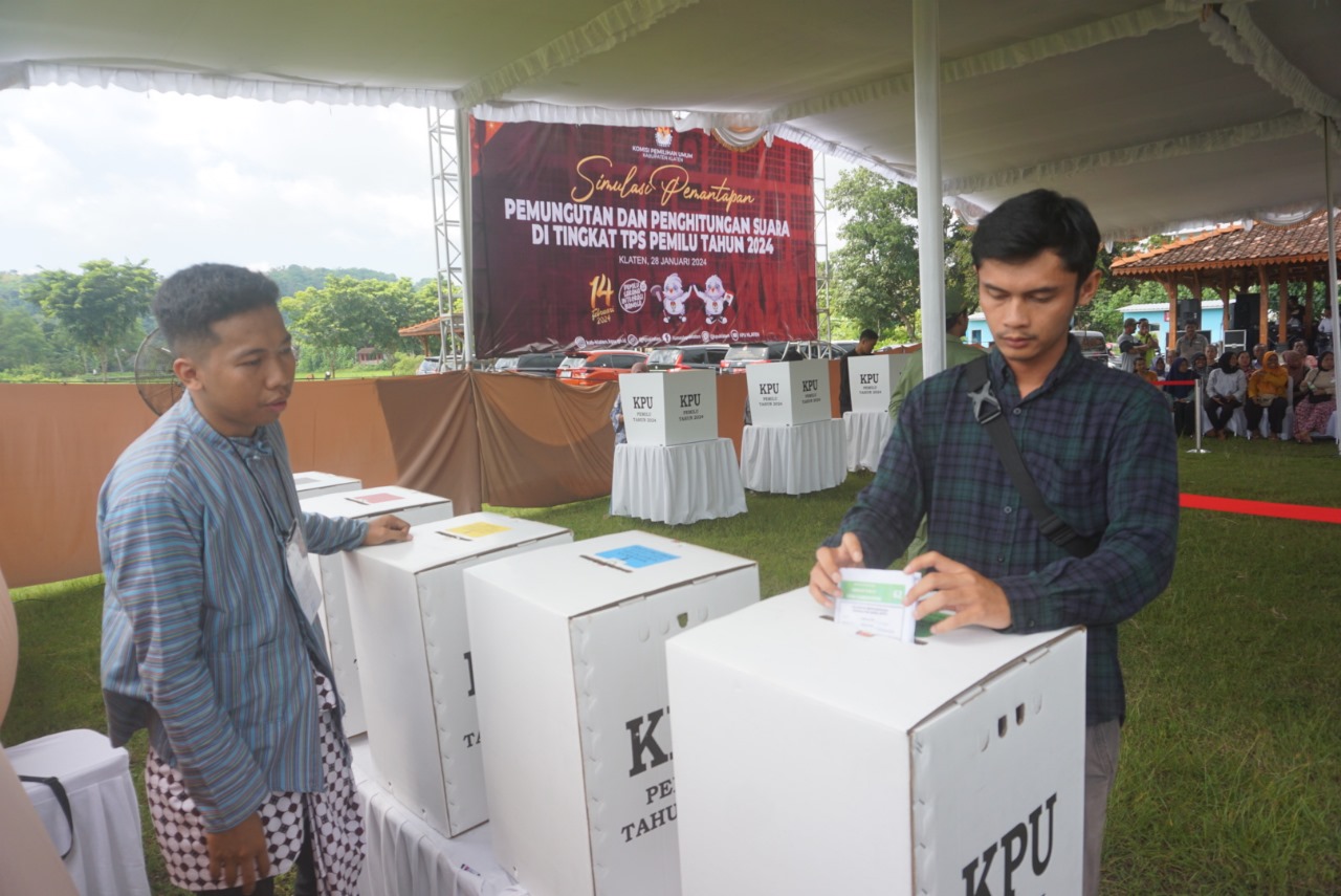 Simulasi pencoblosan suara Pemilu di salah satu TPS di Klaten, beberapa waktu lalu. (Angga Purenda/Radar Solo)