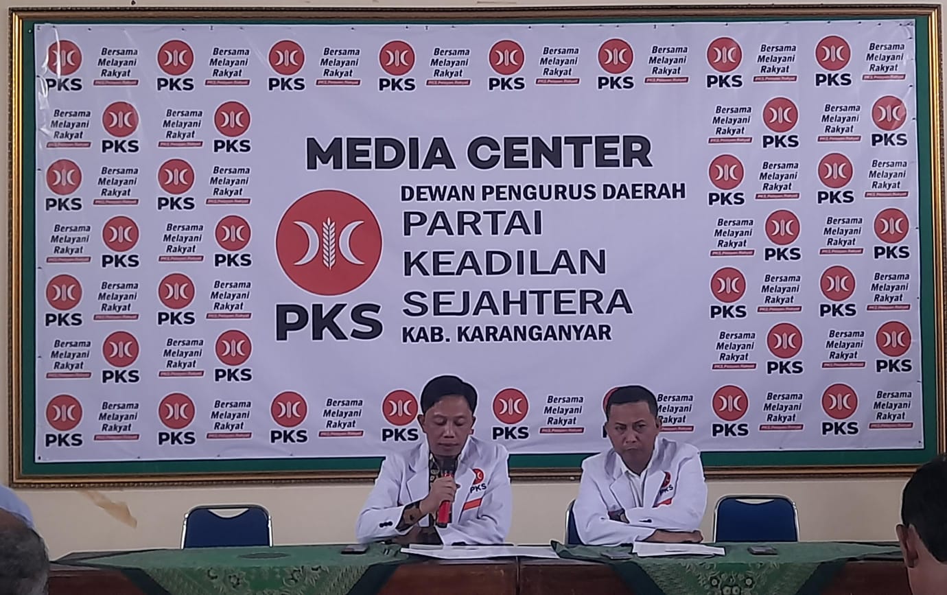 Sekretaris DPD PKS Kabupaten Karanganyar Darwanto beri keterangan terkait persiapan pilkada. (Rudi Hartono/Radar Solo)