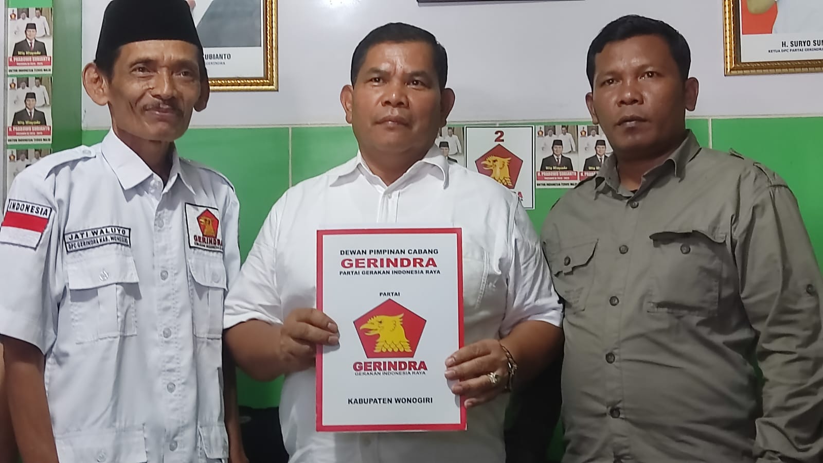 Tarso saat mengambil formulir bakal calon bupati di Kantor DPC Gerindra Wonogiri, Jumat (17/5/2024).