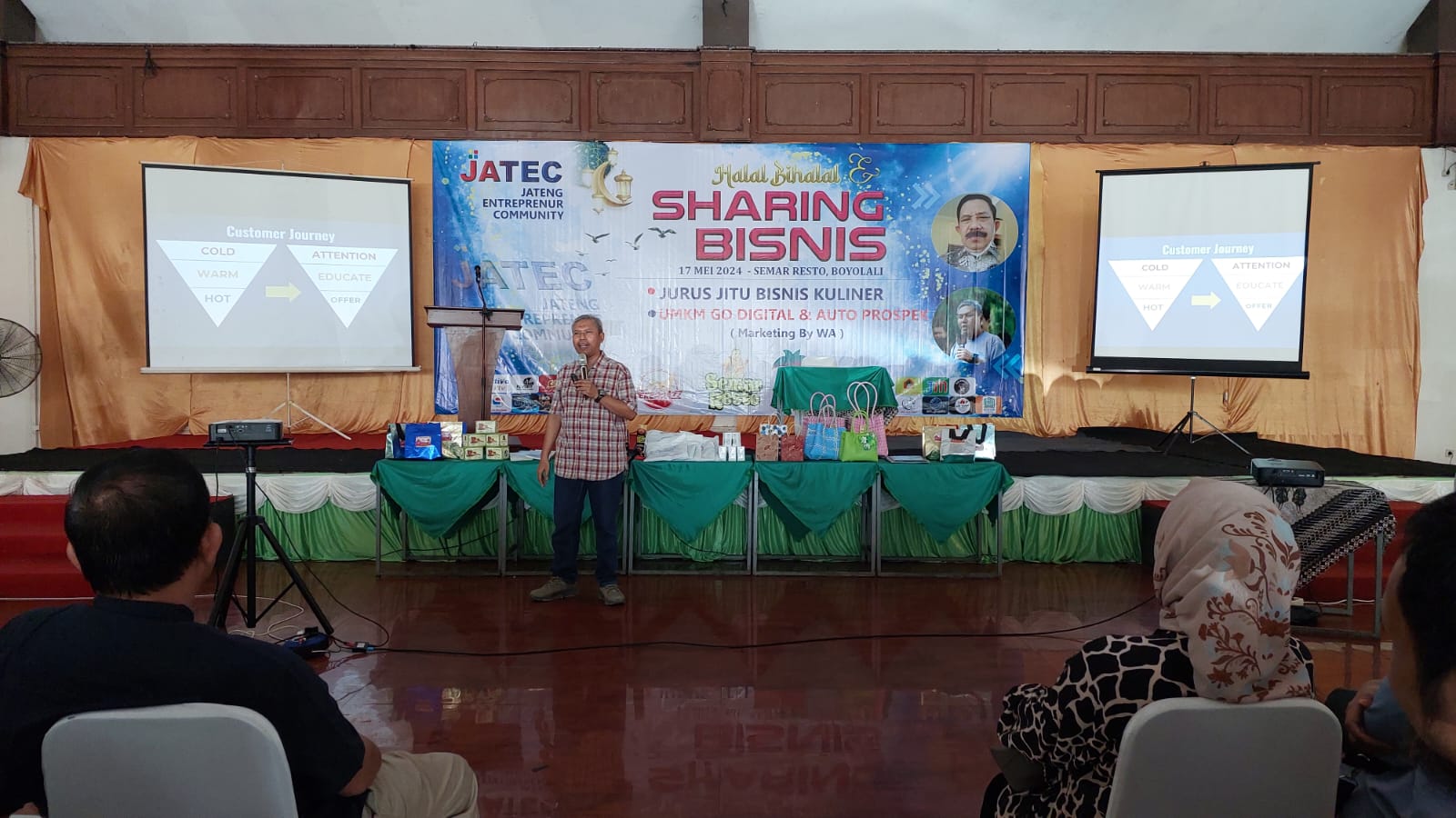 Ketua Jatec Sukarna memberikan sambutan dalam Halal bi Halal dan sharing bisnis antara wirausahawan muda serta senior pada Jumat (17/5) di Semar Resto.