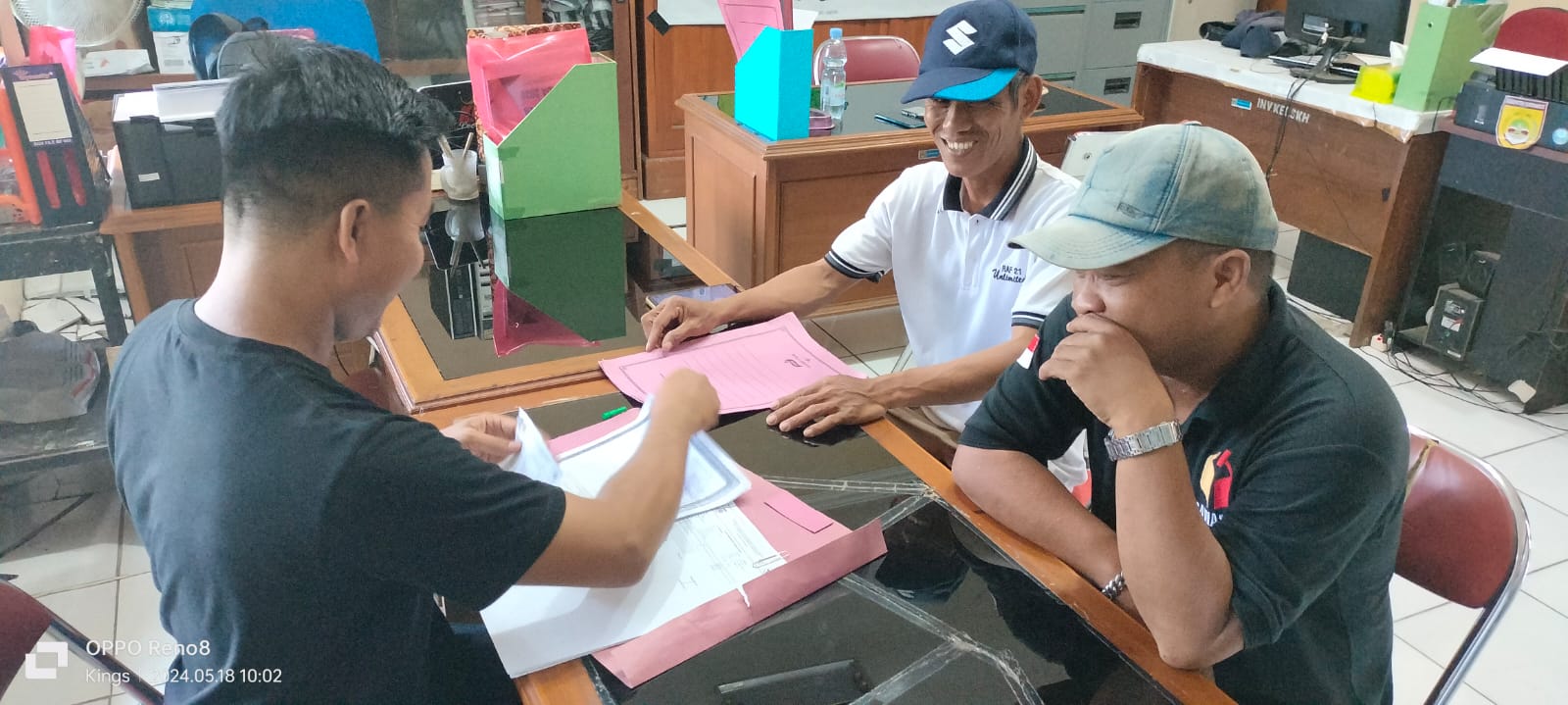 Penerimaan berkas pendaftaran calon pengawas kelurahan/desa, Sabtu (18/5/2024).
