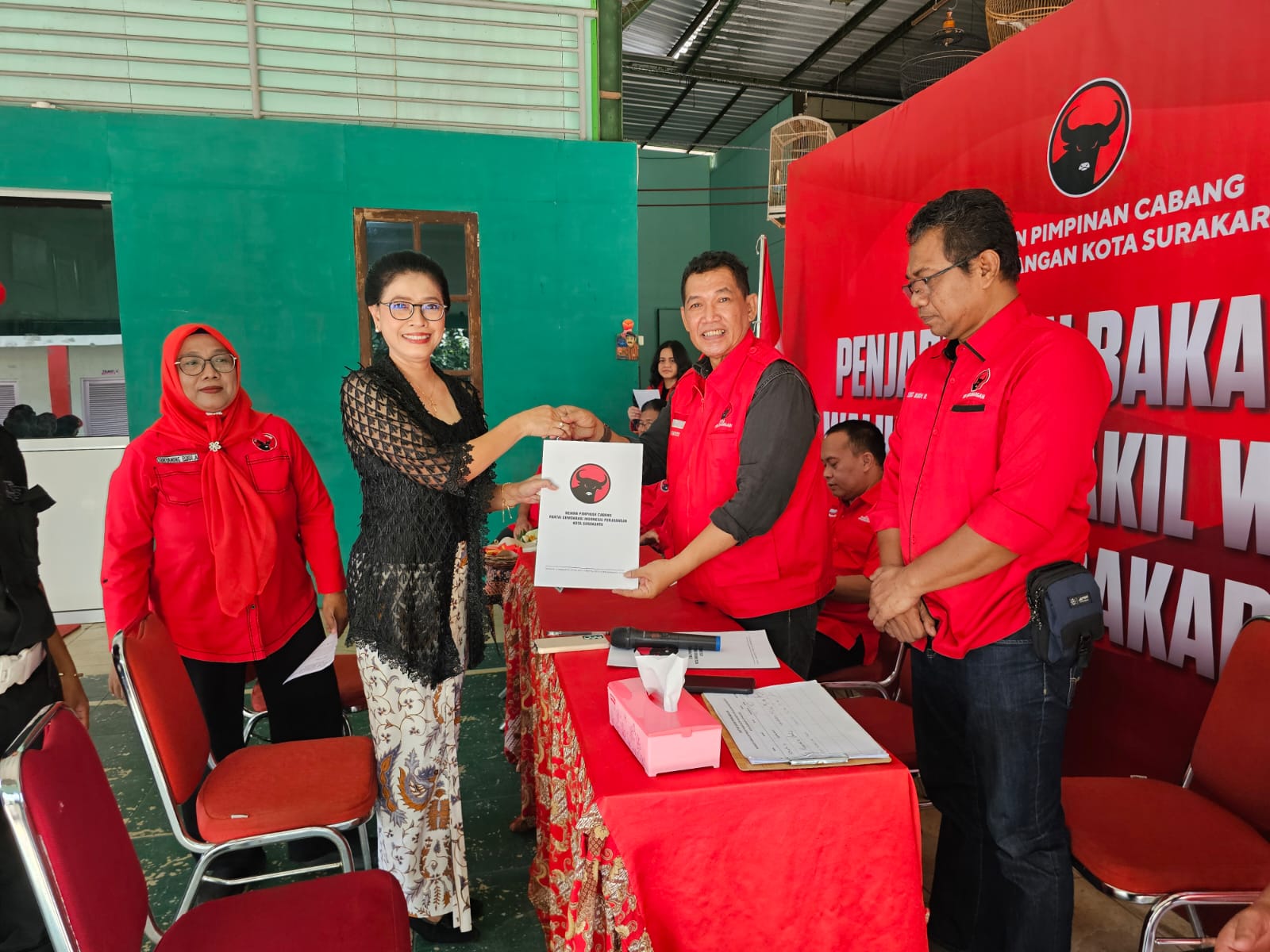 Wakil Ketua Komisi IV DPRD Kota Solo &nbsp;Anna Budiarti mendaftar jadi bacawalkot di PDIP Solo, Minggu (19/5/2024).&nbsp;