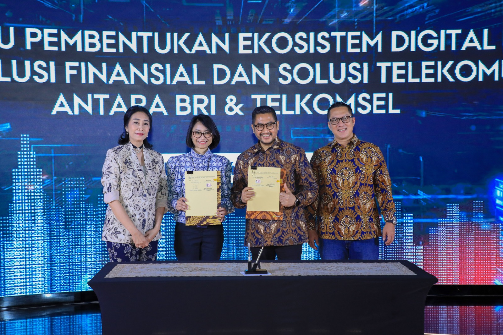 PT Bank Rakyat Indonesia (Persero) Tbk atau BRI menjalin kerja sama dengan PT Telekomunikasi Selular atau Telkomsel.