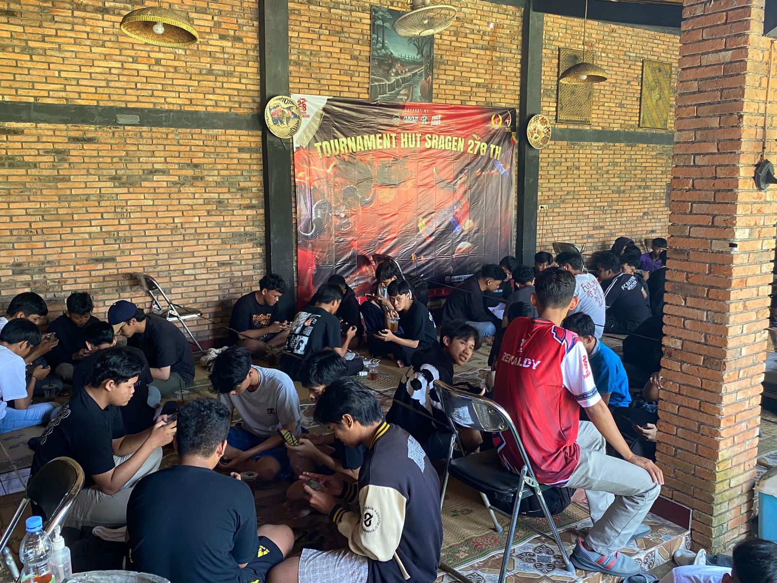 Ratusan gamer Mobile Legend Bang Bang ikuti turnamen dalam rangka Hari Jadi Ke-278 Kabupaten Sragen. (Ahmad Khairudin/Radar Solo)