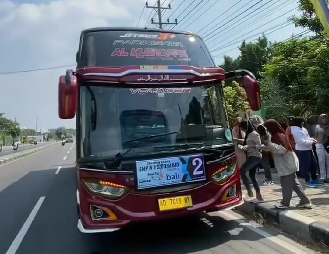 Siswa salah satu SMP negeri di Sragen study tour pada 2023 lalu. (Ahmad Khairudin/Radar Solo)